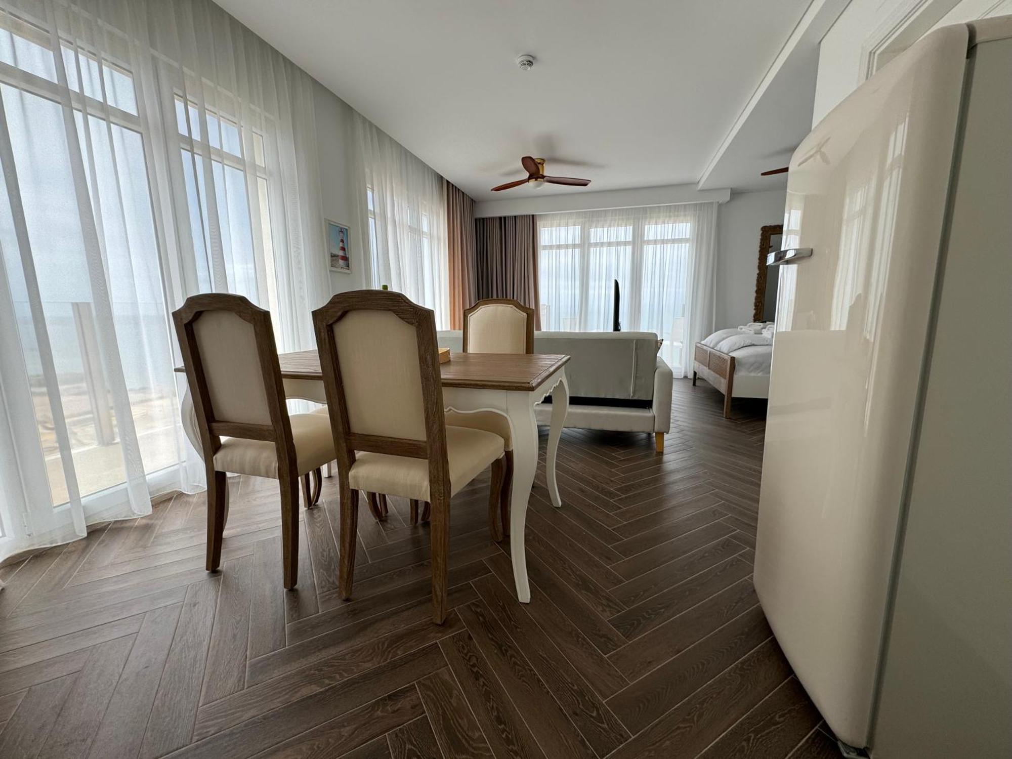 Ocean View Apartments โลรินญา ภายนอก รูปภาพ