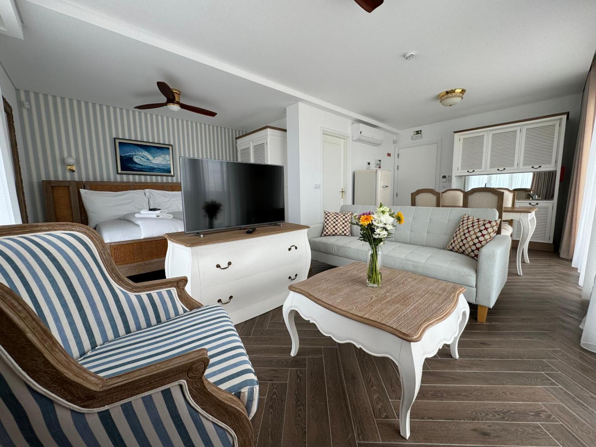 Ocean View Apartments โลรินญา ภายนอก รูปภาพ