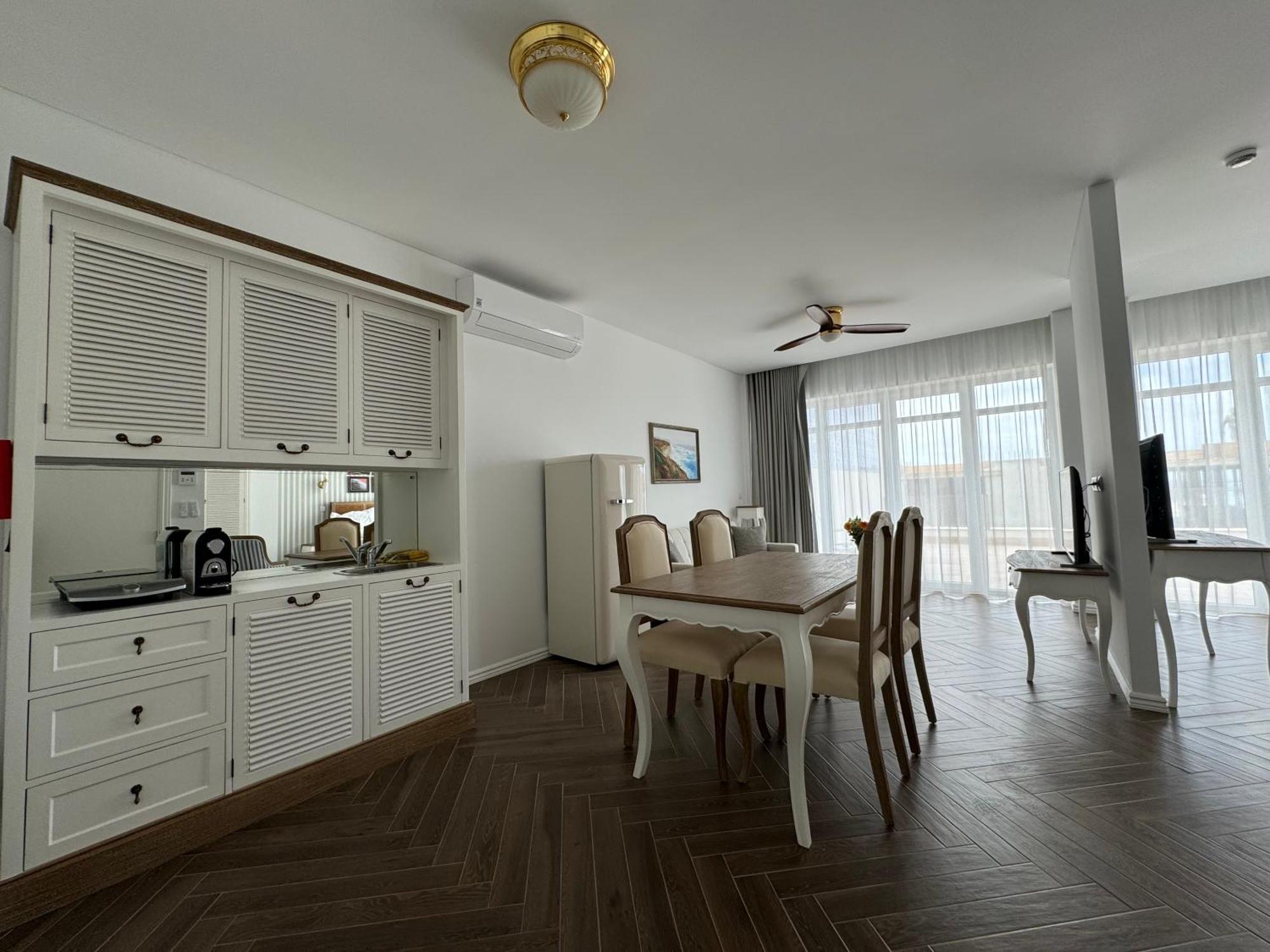 Ocean View Apartments โลรินญา ภายนอก รูปภาพ