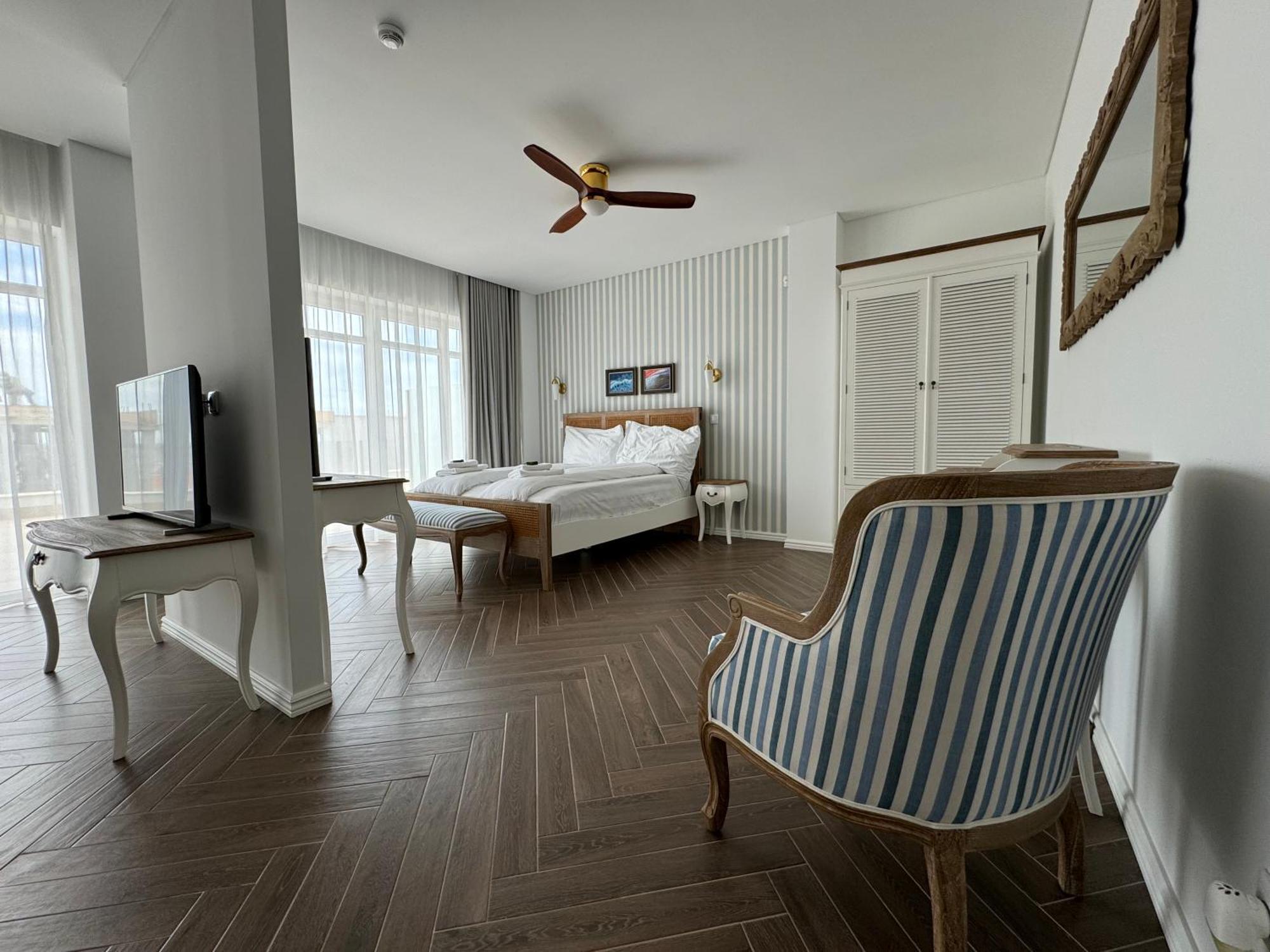 Ocean View Apartments โลรินญา ภายนอก รูปภาพ
