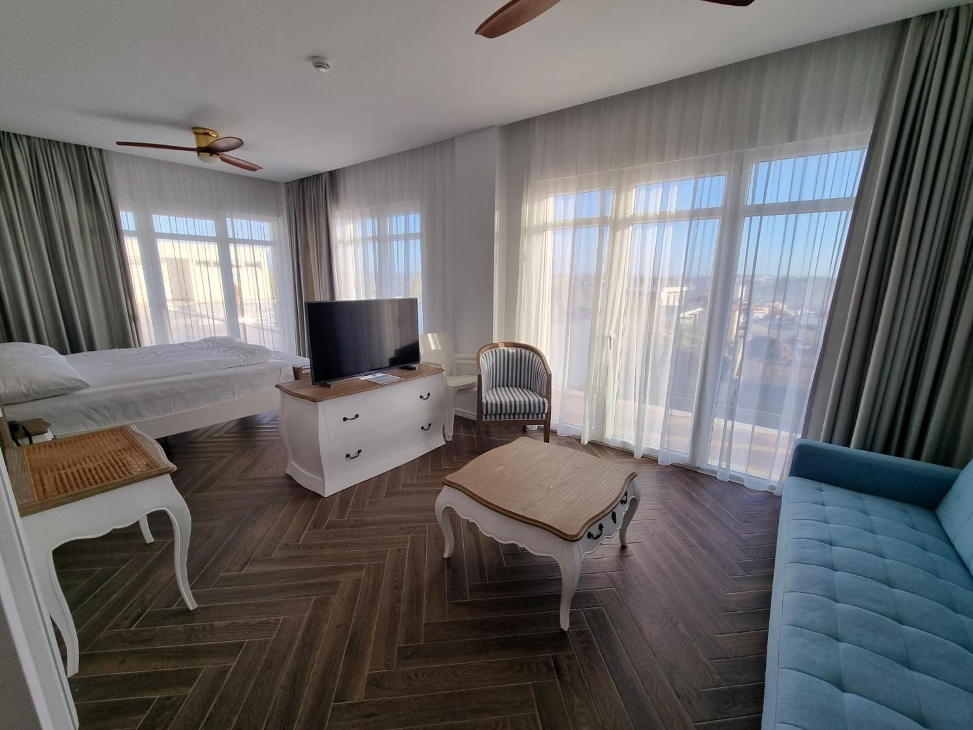 Ocean View Apartments โลรินญา ภายนอก รูปภาพ