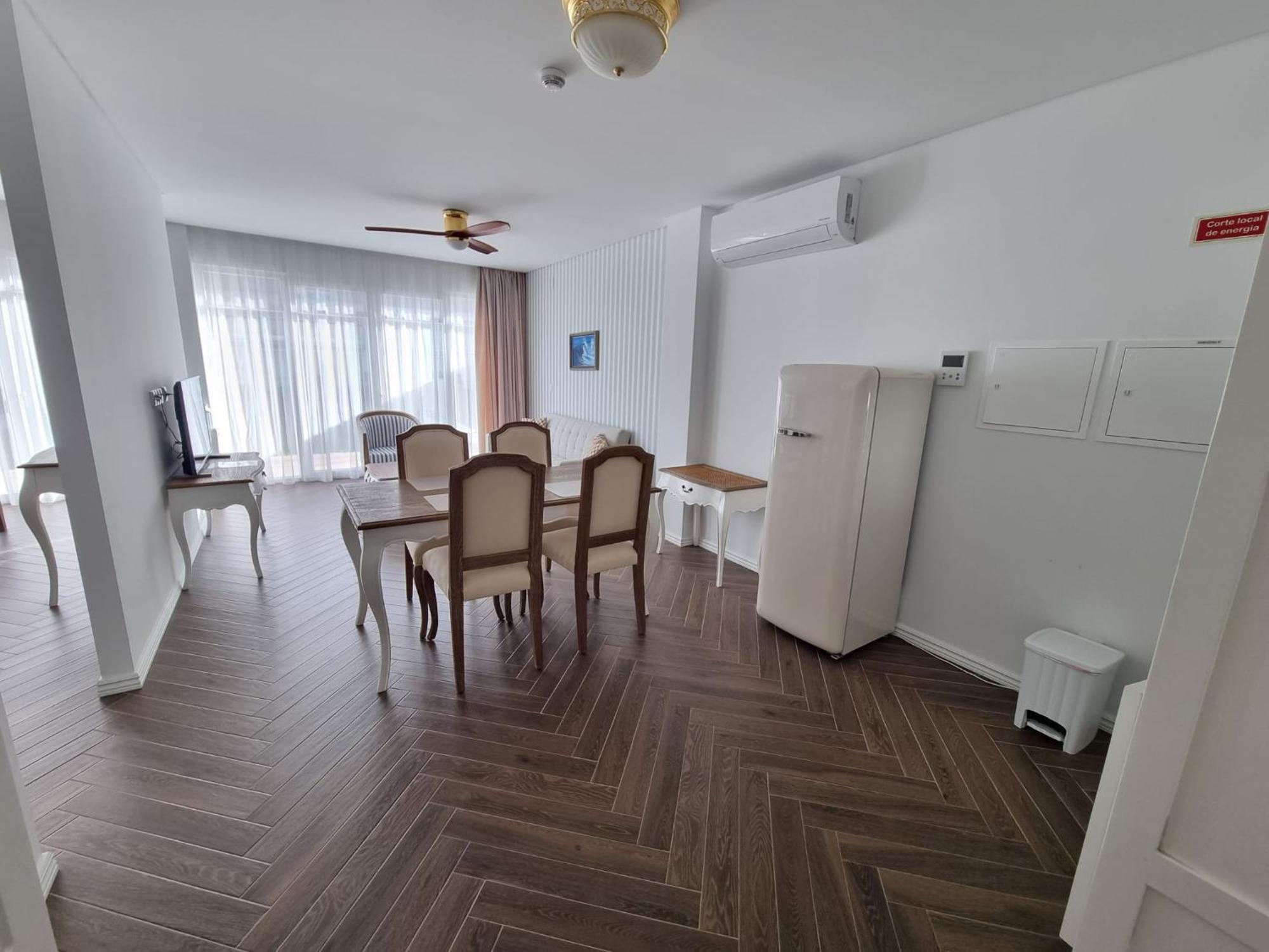 Ocean View Apartments โลรินญา ภายนอก รูปภาพ